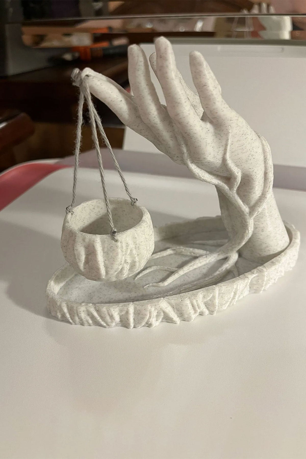 Dekoratif El Şeklinde Saksılık Mermer Desenli