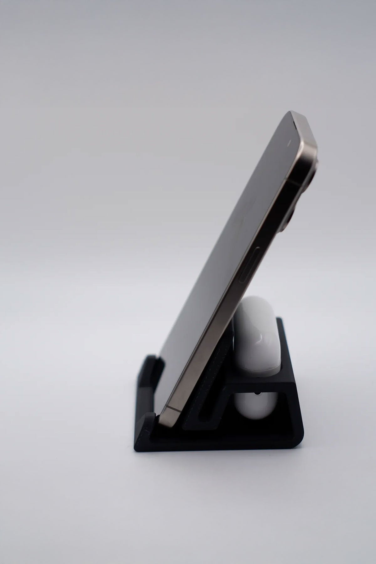 Minimalist Telefon ve AirPods Standı – Masa Üstü Düzenleyici & Organizeri