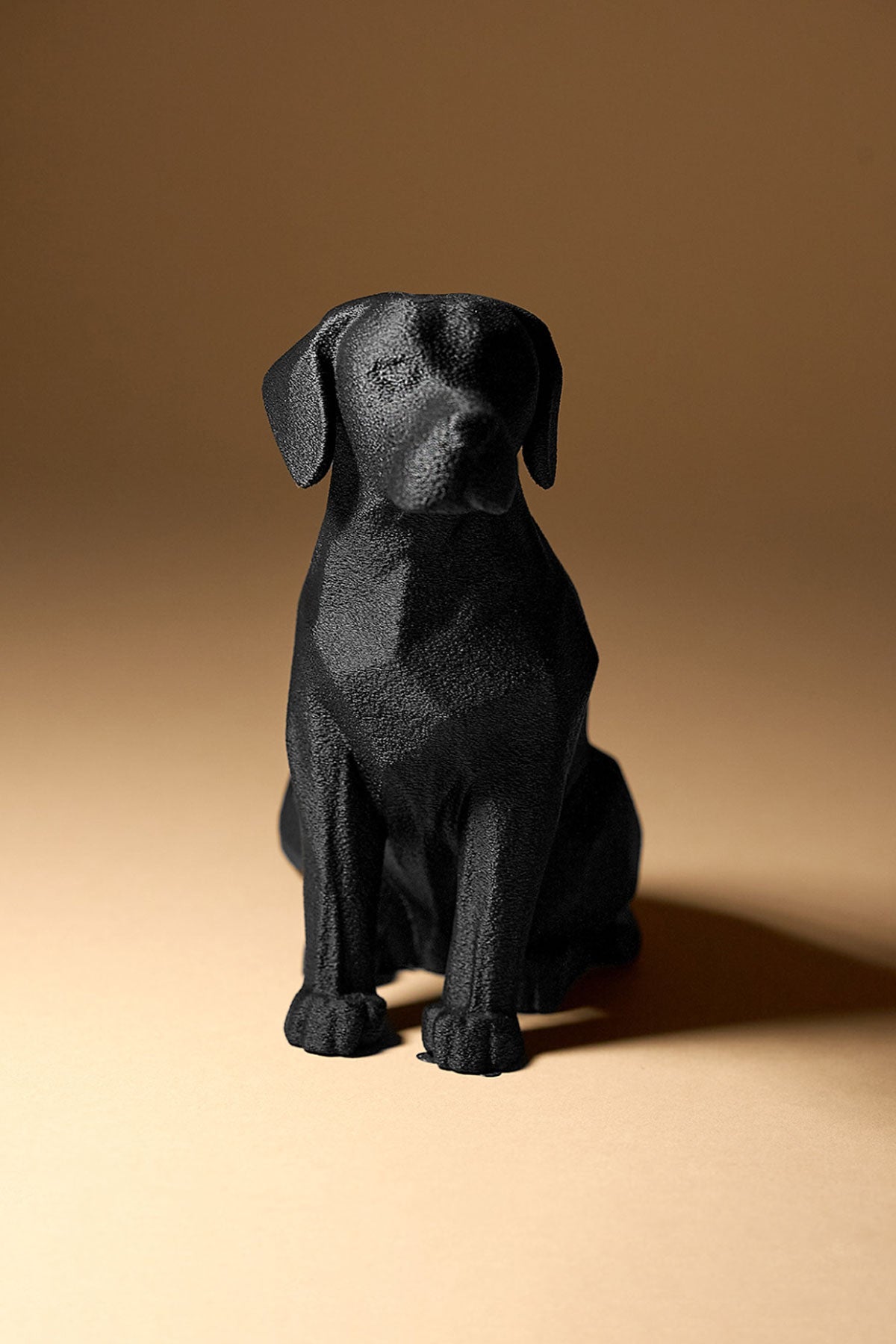 Siyah Labrador Dekoratif Obje – Modern Minimal Köpek Figürü