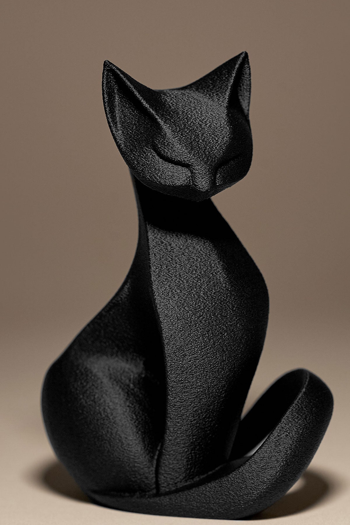 Siyah Minimalist Kedi Figürü – Modern Dekoratif Obje